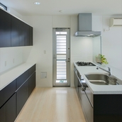 オーダーメイド収納完備のキッチン