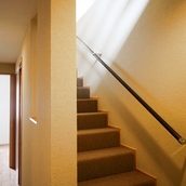 上り下りも楽なカーペット敷き階段