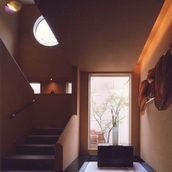 モダンな窓から入る光