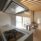 すべてを見渡せるアイランドキッチン