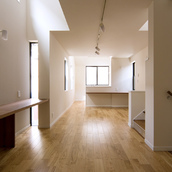 2階のワークスペースとLDK