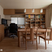 造付けの書斎机のあるダイニング