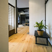 重くて遠い家の玄関ホール