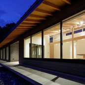 佐倉の別荘｜建物外観（夜景）