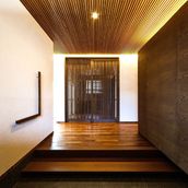 シンプルで和モダンの玄関ホール