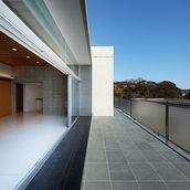 広大に広がるバルコニー