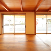 リビングダイニングとウッドデッキ