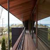 デッキとバルコニー　ヴィラ箱根　箱根町元箱根　掛け流し温泉のある別荘