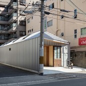 屋根・外壁はガルバリウム鋼板。