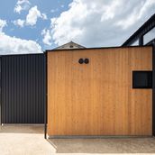 大小の筐（ハコ）はガルバリウム鋼板貼。中ぐらいの筐はレッドシダー貼。