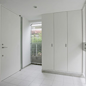 外部収納のあるポーチ