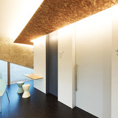 動物病院待合室天井の間接照明