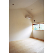 裏山を臨む個室