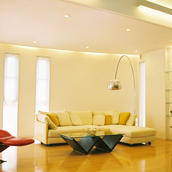 Ｒの壁を天井の間接照明で照らし形を際立たせている