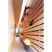 玄関から裏庭まで続く通り土間