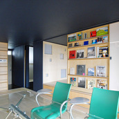 可動本棚から生まれるプライベートスペース