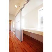 引き戸で開閉するワークスペース