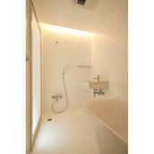 おしゃれなバスタブを配した浴室