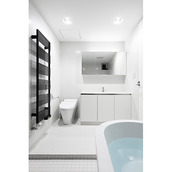 トイレから浴室へは壁を造らず開放的に