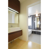 コンパクトにまとめた洗面室