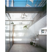 シンプルモダンな中庭