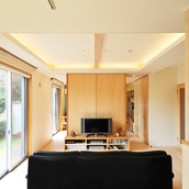 可動間仕切りで開閉自由なリビングと書斎スペース