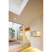 収納棚を設置した玄関