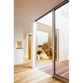 飾り棚をつけて玄関のアクセントに