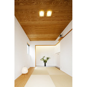 凛とした雰囲気の2階和室