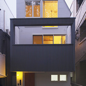 鵜の木の吹抜けと半地下書斎のある家