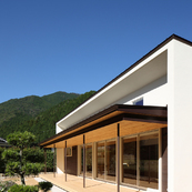 HITOMA   -大きな箱の中に小さな箱 -