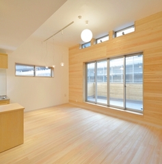 漆喰と檜の無垢材