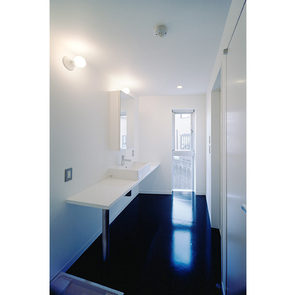 モノトーンカラーにより清潔感を演出