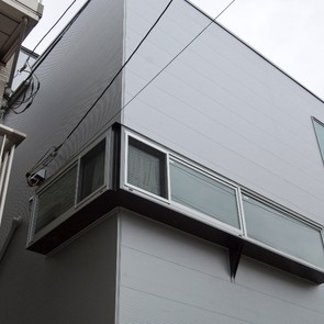 ローコストにボードで仕上げた書斎