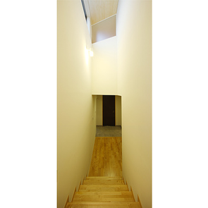 天井高を高くして開放感をプラスした階段