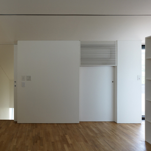 夜空を眺める開放的な浴室