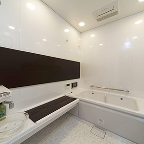 作り付け収納棚がある洗面スペース