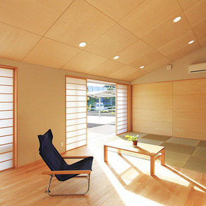 地窓とハイサイドライトのある和室