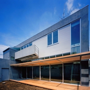 吹き抜けから降る光