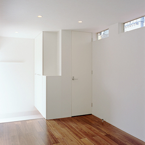 雨の日も安心な１Ｆガレージから玄関