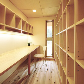 寝室は石張りの壁で上質感を演出