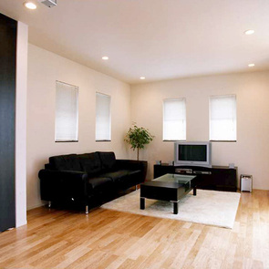 吹き抜けが明るい空間