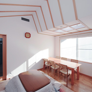 リビングより吹抜けの見上げ