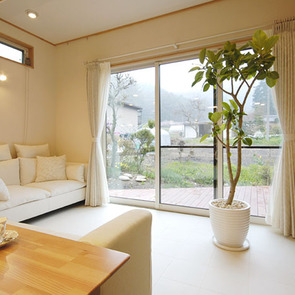 狭小住宅とは思えないバスルームの開放感