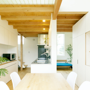 白と黒で統一されたシンプルな外観デザイン