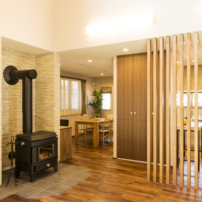 間接照明が空間をやわらかく包み込む