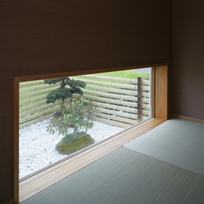 多方向へ広がる階段