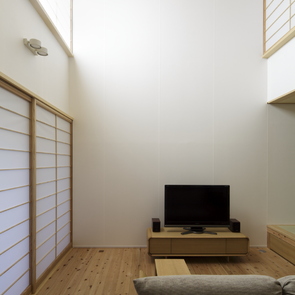 エントランス〜ライトコート〜リビングの繋がり