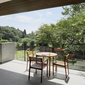 吹き抜けを通る渡り廊下