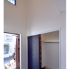 外観　1階のビルトインガレージ